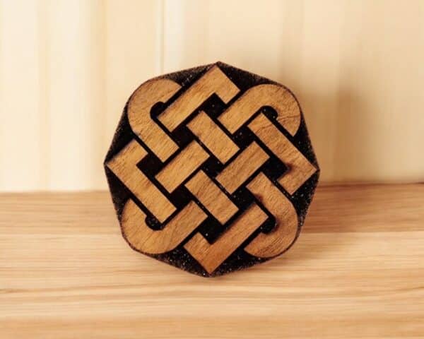 Square with Loops Celtic Knot Woodcut Stamp for Wood Block - Image 2