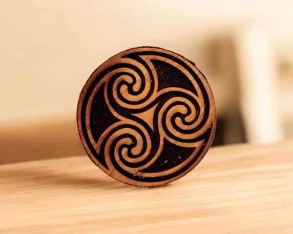 Simple Encircled Triskelia Celtic Knot Woodcut Stamp for Wood Block - Image 4