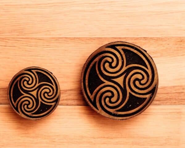 Simple Encircled Triskelia Celtic Knot Woodcut Stamp for Wood Block - Image 2