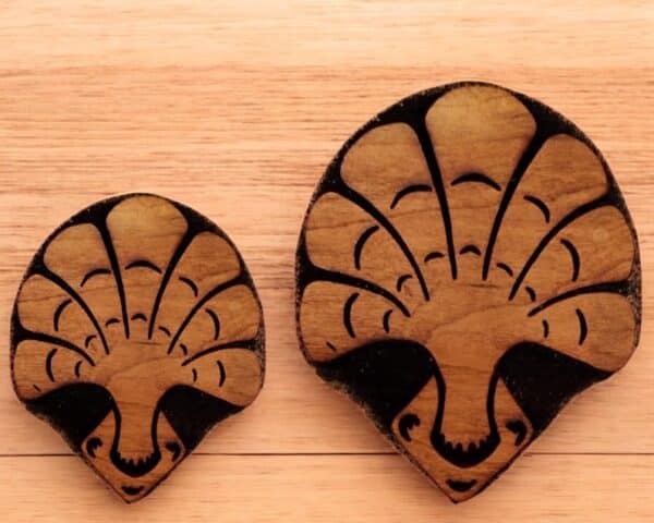 Heraldic Scallop #3 Woodcut Stamp for Wood Block - Image 3